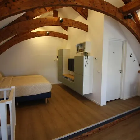 Txl Bed & Breakfast